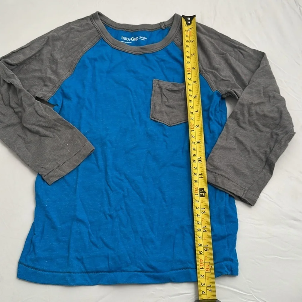 Gap blue and gray colorblock crew neck raglan sleeve pocket t-shirt